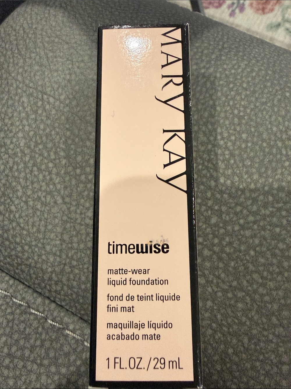 Mary Kay Timewise Liquid Foundation - Light Beige/Pale Peach